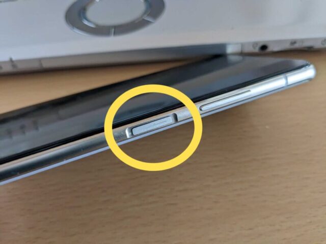 ZenFone 7 Proの右側の電源ボタン兼指紋認証