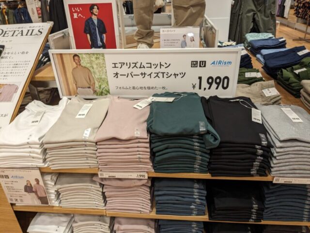 ユニクロ店頭で販売されている『エアリズムコットンオーバーサイズTシャツ(5分袖)』
