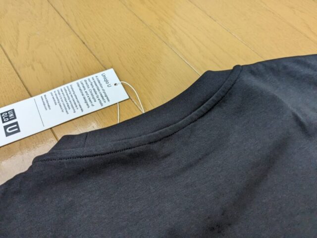 『エアリズムコットンオーバーサイズTシャツ(5分袖)』の首元