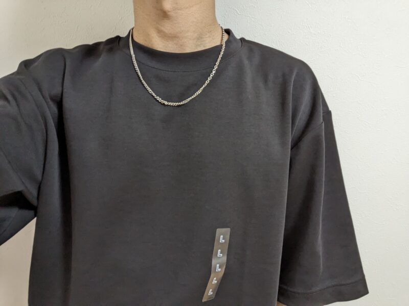 WYM LIDNMの「COMBINATION CHAIN NECKLACE」とユニクロの「エアリズムコットンオーバーサイズTシャツ」のコーデ