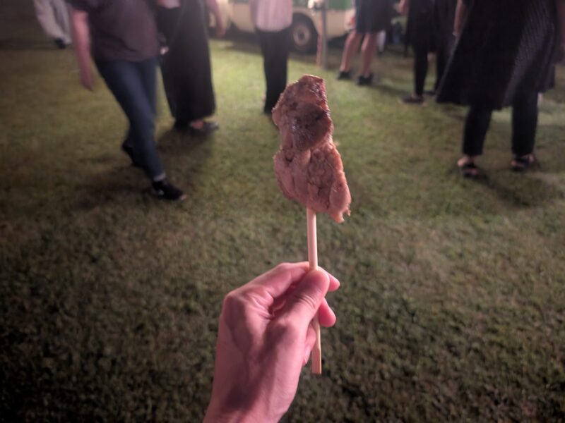 盆踊り大会で食べたチキンステーキ串