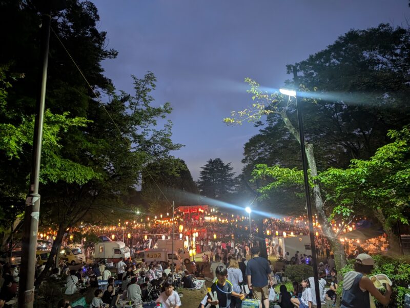 熱い盛り上がりを見せる平尾近隣公園の盆踊り大会