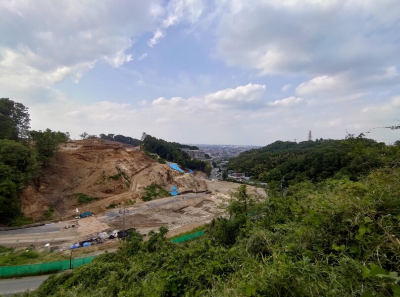 2020年5月頃の山（ジャイアンツタウンスタジアムになる前の景色）