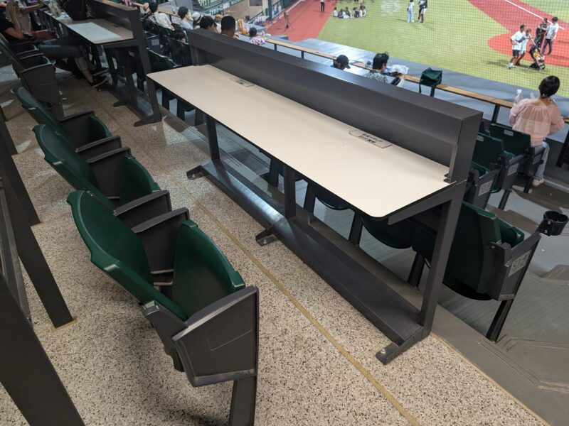 ジャイアンツタウンスタジアムの座席